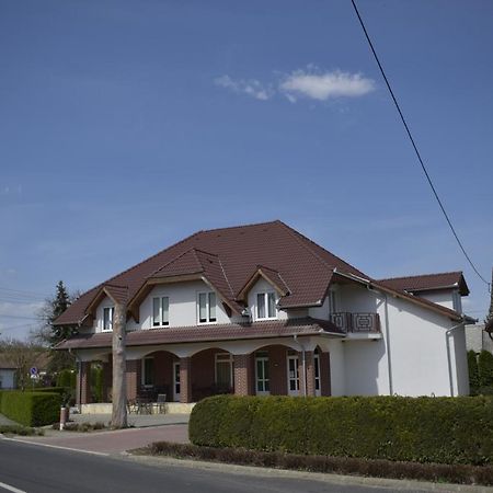Fonix Apartmanhaz Nagypáli Exteriér fotografie