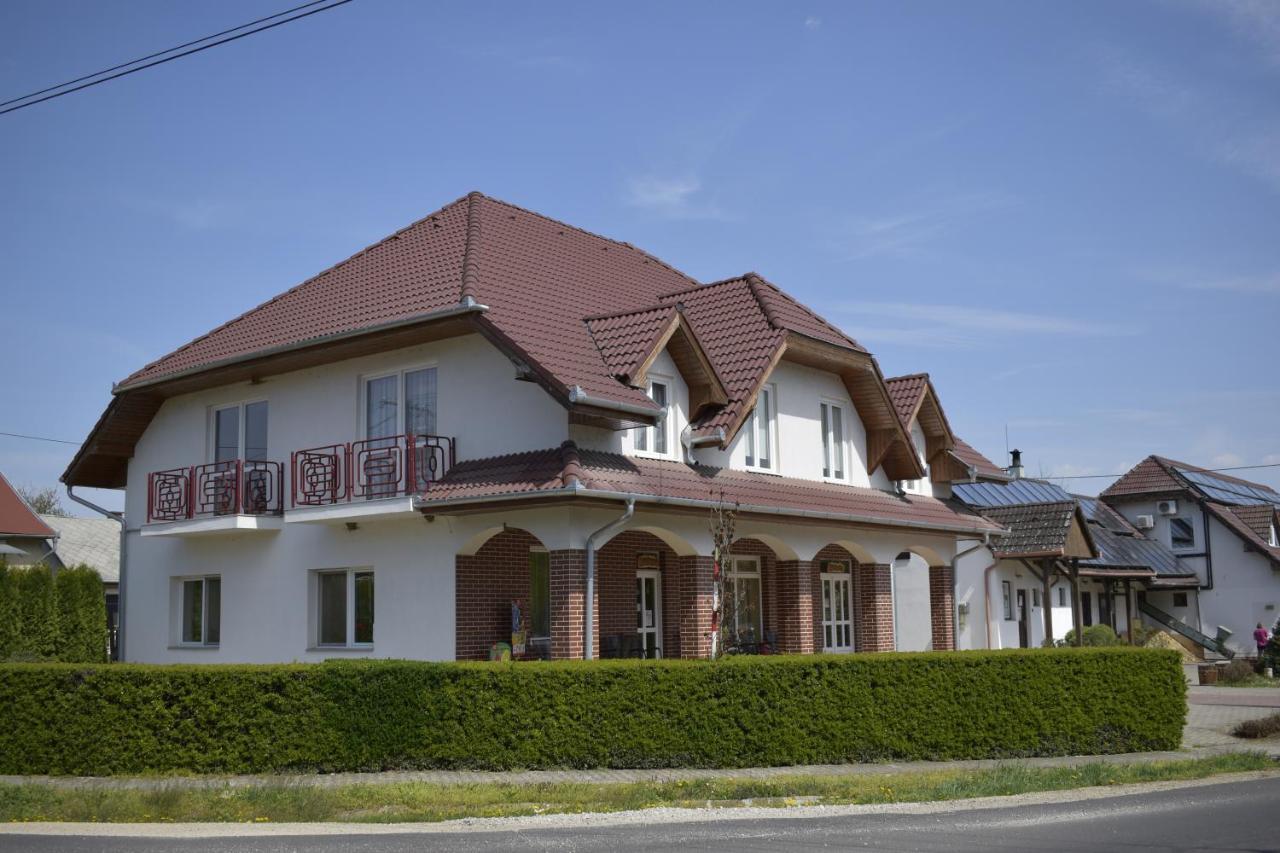Fonix Apartmanhaz Nagypáli Exteriér fotografie